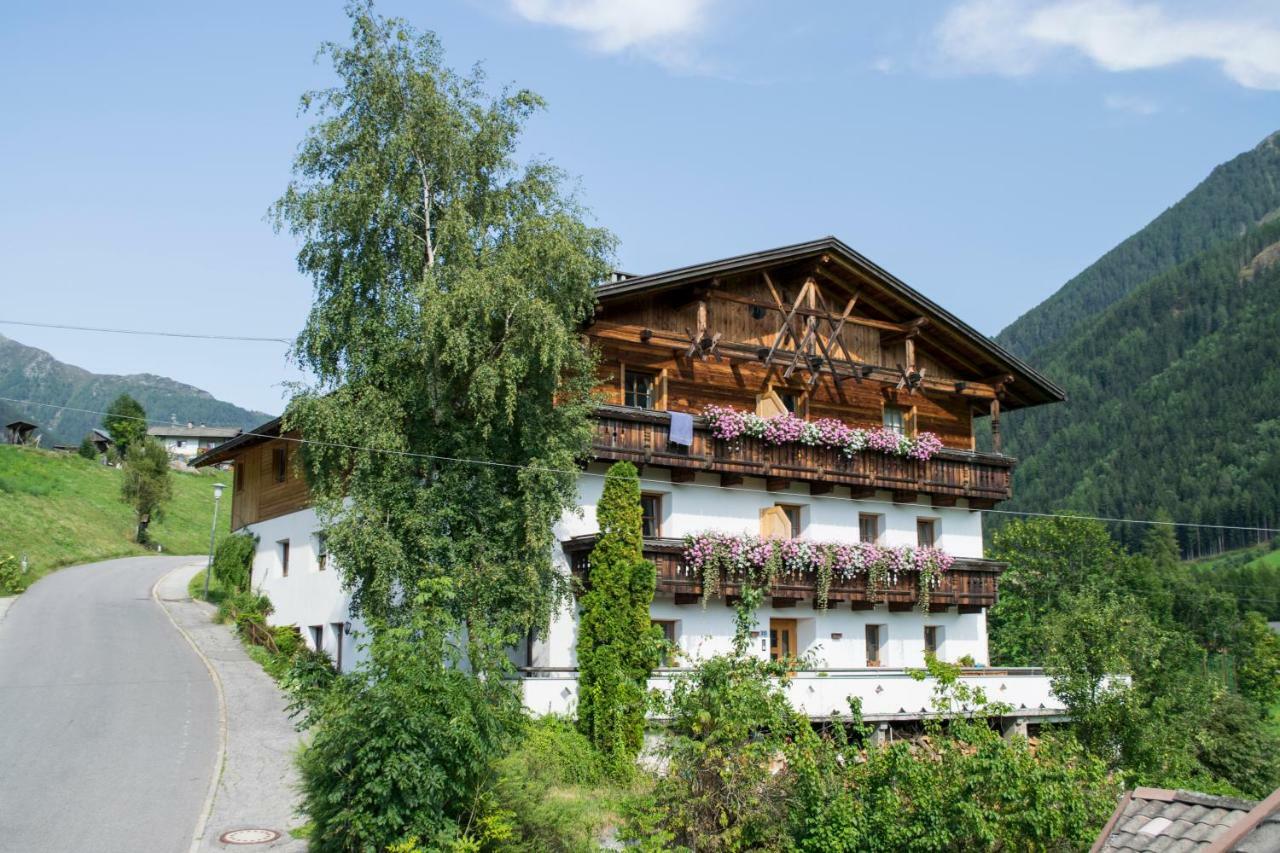 Pension Neuhaushof Hotell San Giacomo  Exteriör bild